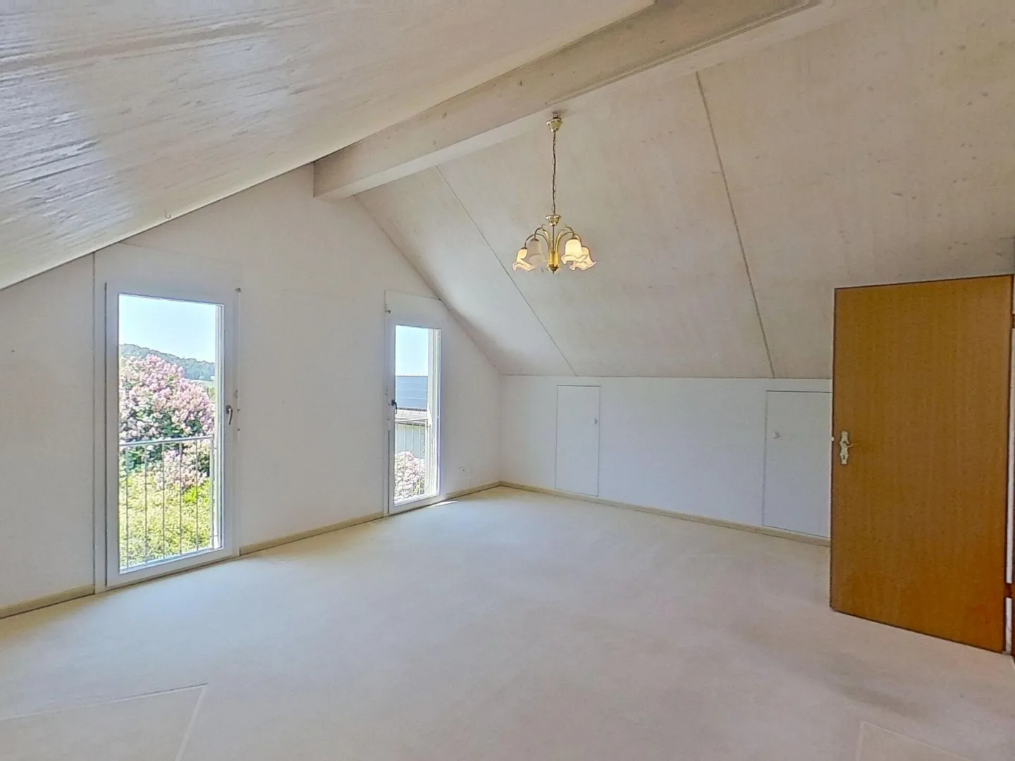 Casa unifamiliare ben tenuta con appartamento separato in una posizione soleggiata con vista a Herisau - Foto 10 di 17