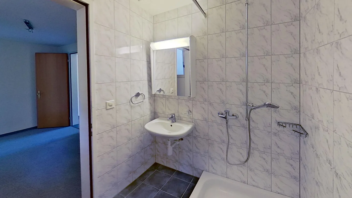 Casa unifamiliare ben tenuta con appartamento separato in una posizione soleggiata con vista a Herisau - Foto 14 di 17