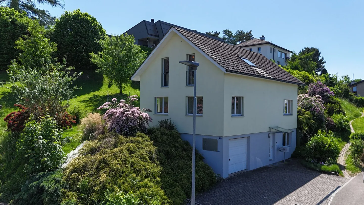 Casa unifamiliare ben tenuta con appartamento separato in una posizione soleggiata con vista a Herisau - Foto 16 di 17