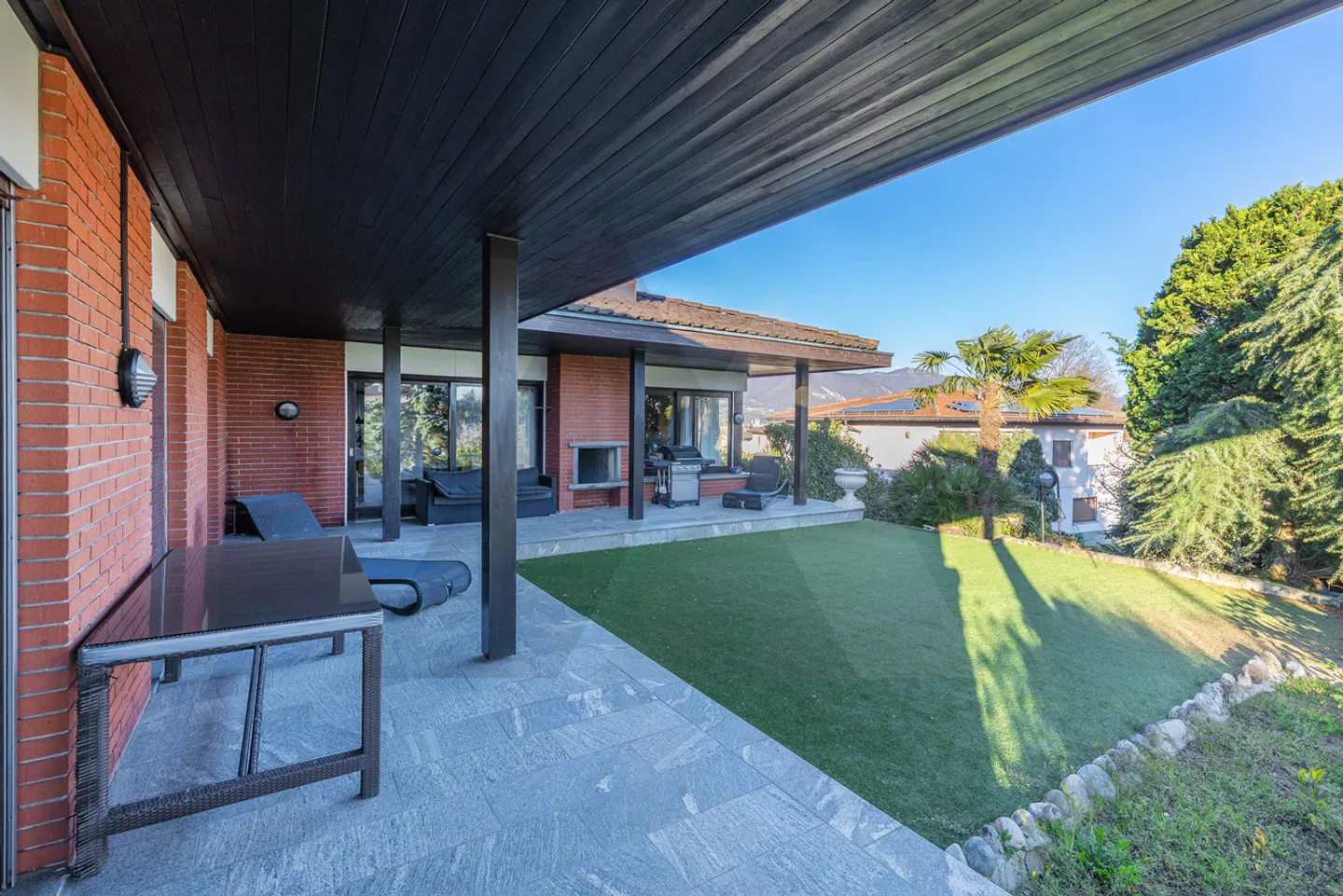 DETACHED HOUSE WITH LARGE LAND IN SAN PIETRO DI STABIO - Photo 1 of 14