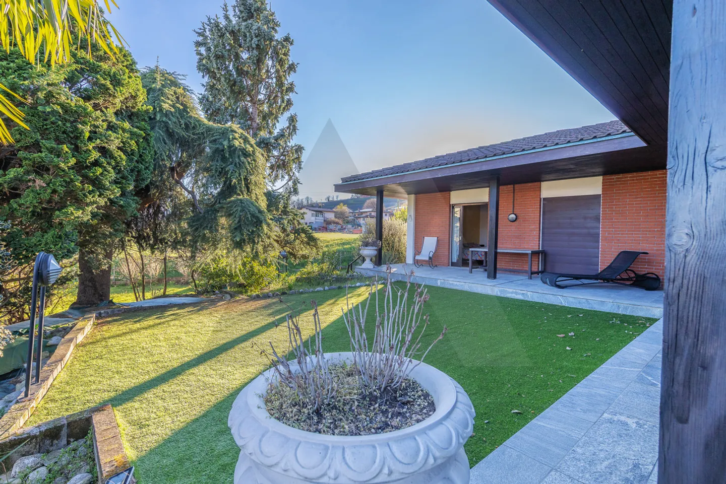 DETACHED HOUSE WITH LARGE LAND IN SAN PIETRO DI STABIO - Photo 2 of 14