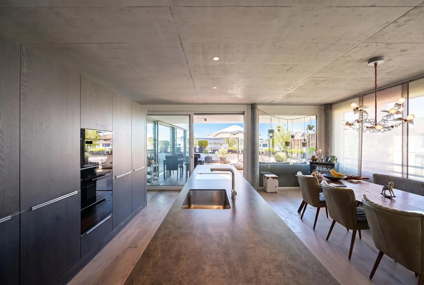 UNIQUE. PRIVILEGED. PENTHOUSE. - Photo 6 of 13