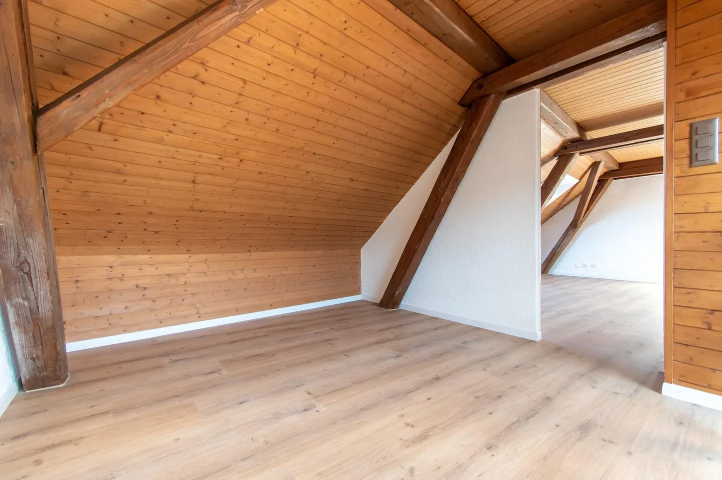 Appartamento duplex speciale di 4 stanze in città - Foto 7 di 13