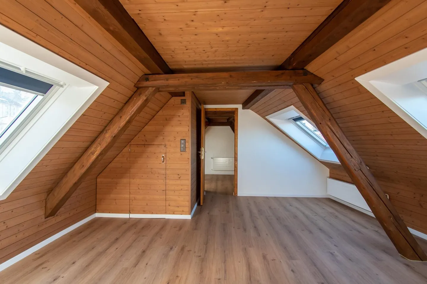 Appartamento duplex speciale di 4 stanze in città - Foto 8 di 13