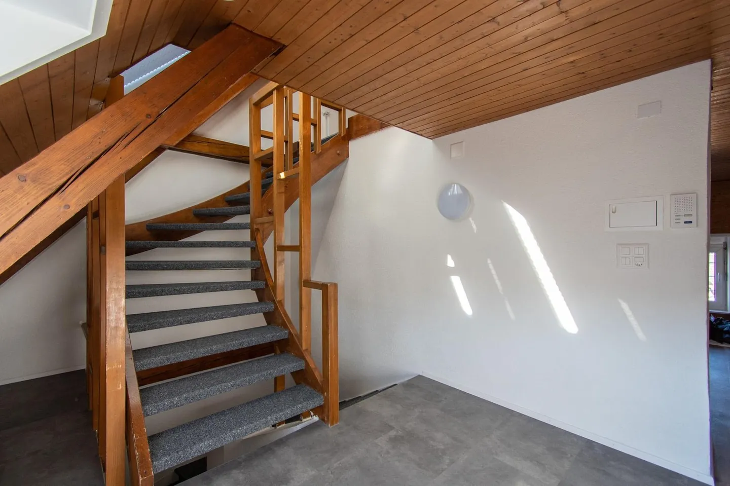 Appartamento duplex speciale di 4 stanze in città - Foto 11 di 13