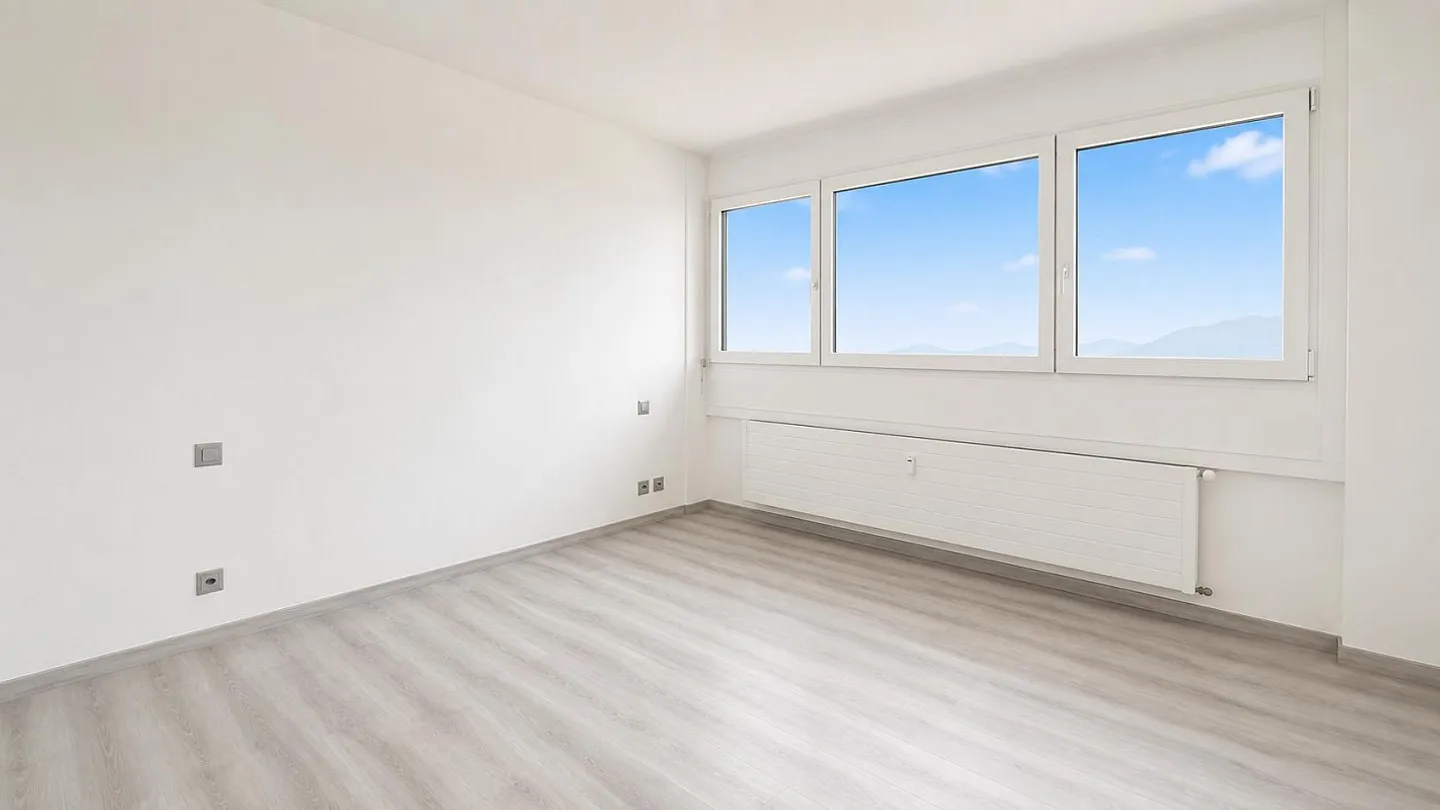 4.5 Rooms Renovated for Rent in Coldrerio - Photo 4 of 13