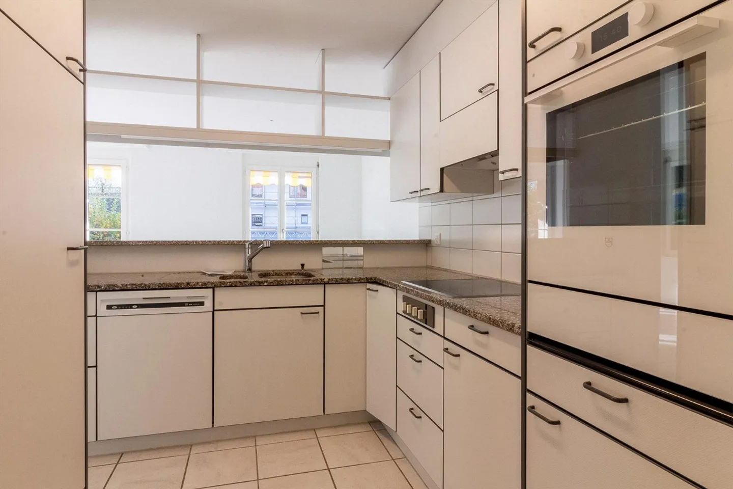 Appartement lumineux de 4½ pièces dans un emplacement central - Photo 2 sur 11