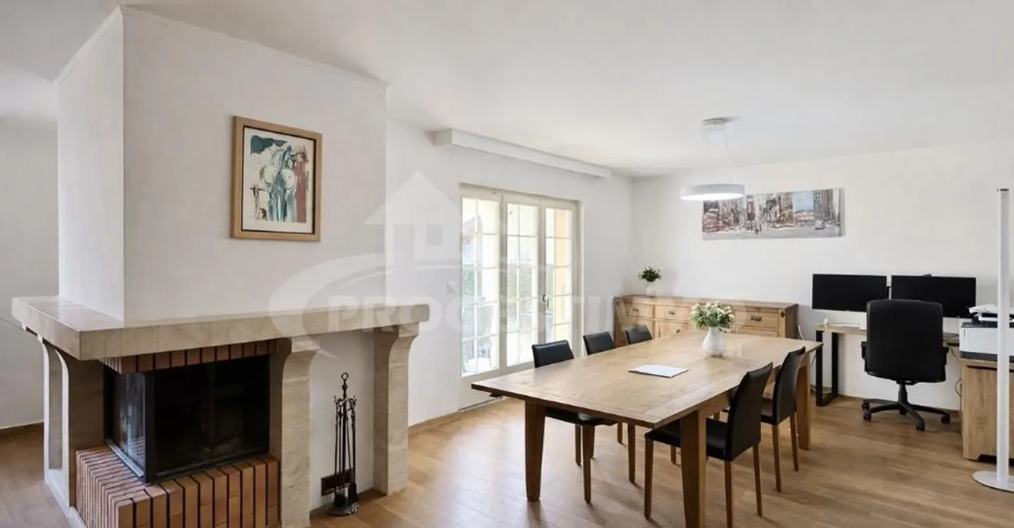 6.5 Room House - Photo 2 of 11