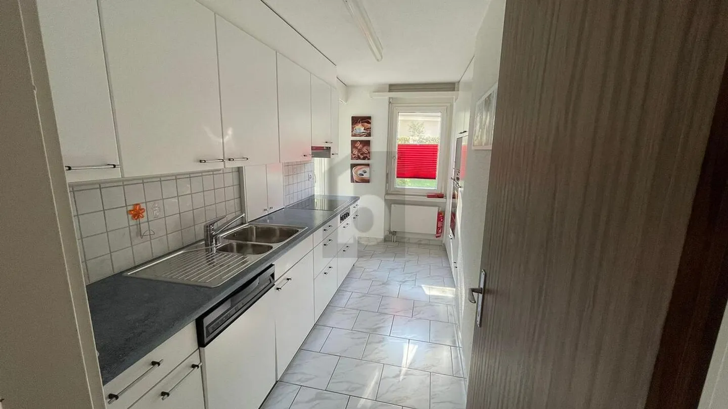 BRIGHT ROOMS IN A GREAT LOCATION - Photo 4 of 6