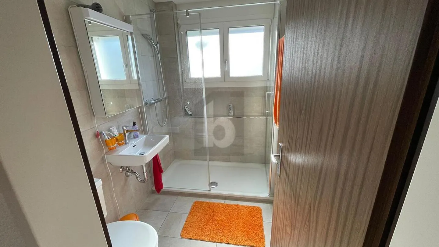BRIGHT ROOMS IN A GREAT LOCATION - Photo 5 of 6