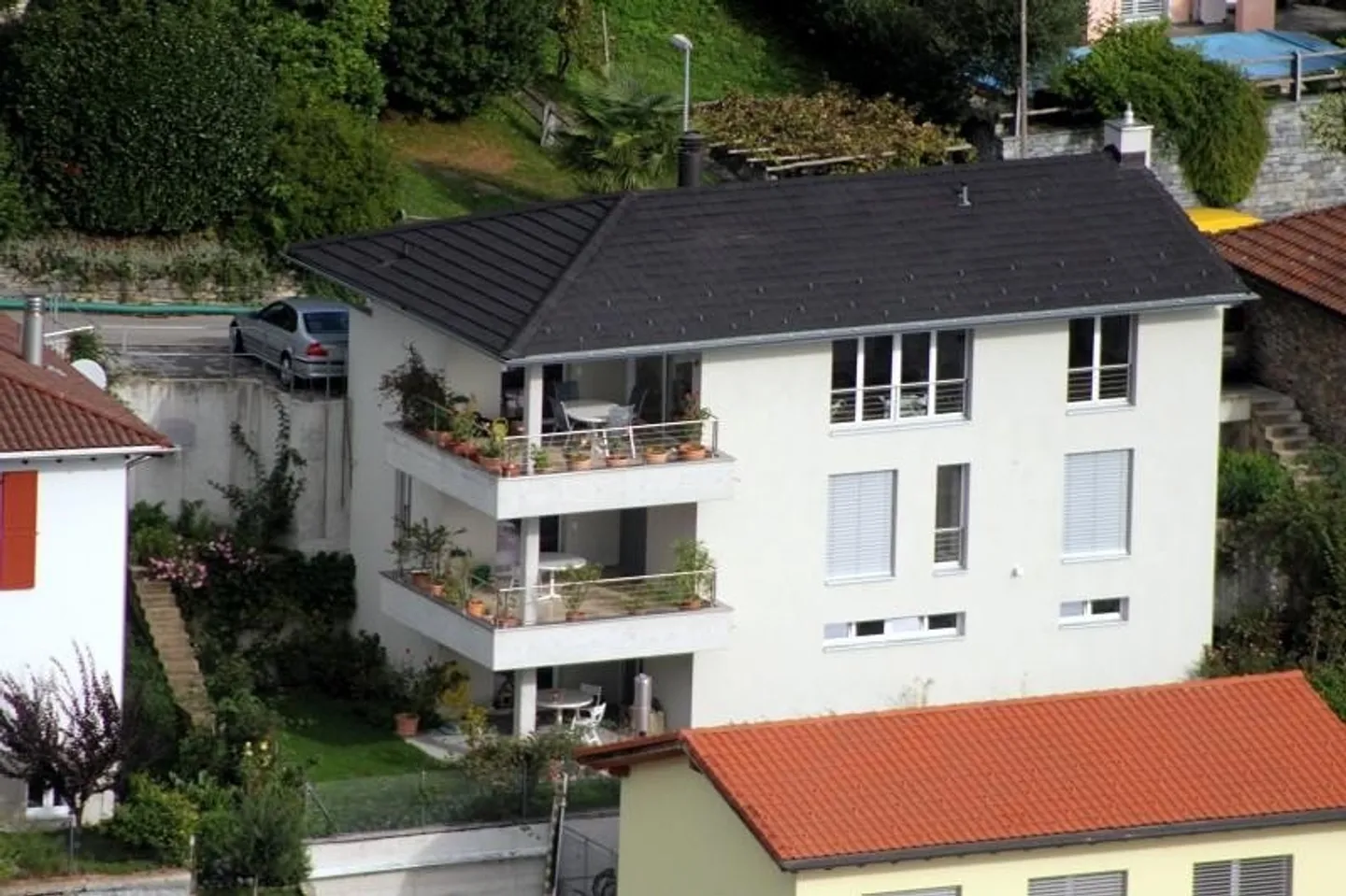 «5 1/2-Zimmer-Villetta mit Aussichtsterrassen, Garten und Weitsicht» - Foto 1 di 26
