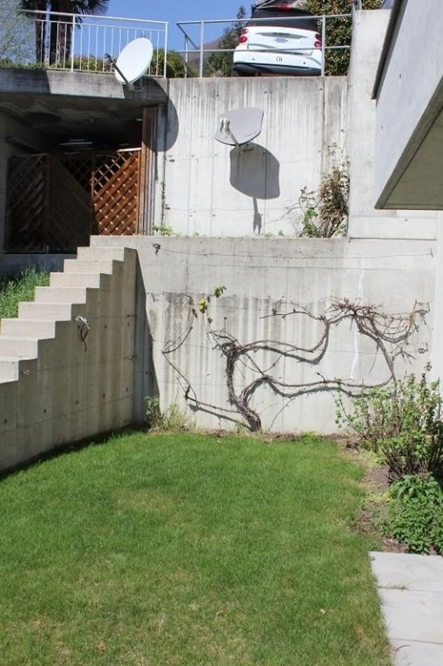 «5 1/2-Zimmer-Villetta mit Aussichtsterrassen, Garten und Weitsicht» - Foto 15 di 26