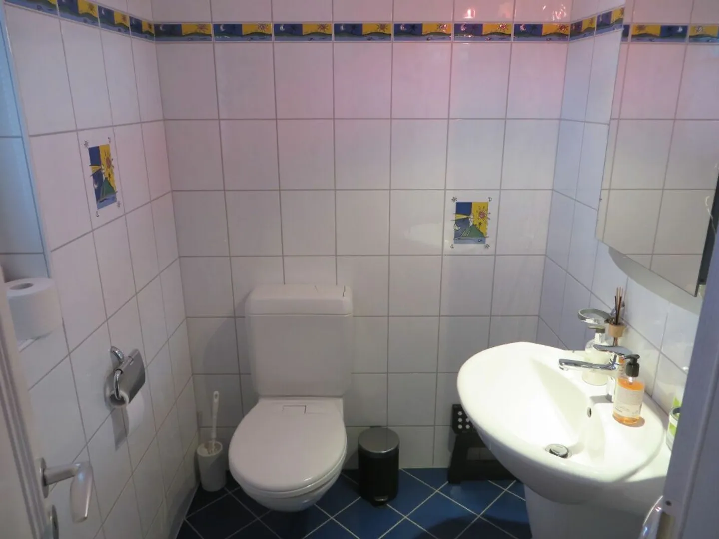 Casa bifamiliare ben curata in un tranquillo quartiere residenziale - Foto 15 di 17