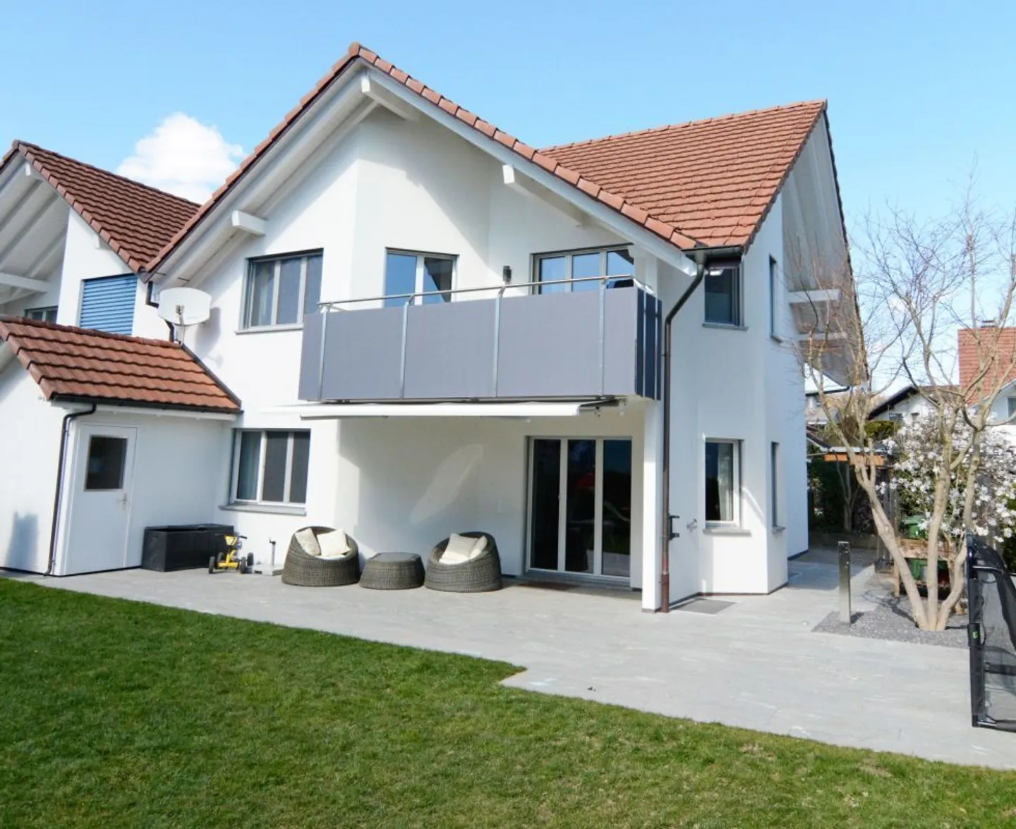 Casa bifamiliare ben curata in un tranquillo quartiere residenziale - Foto 17 di 17