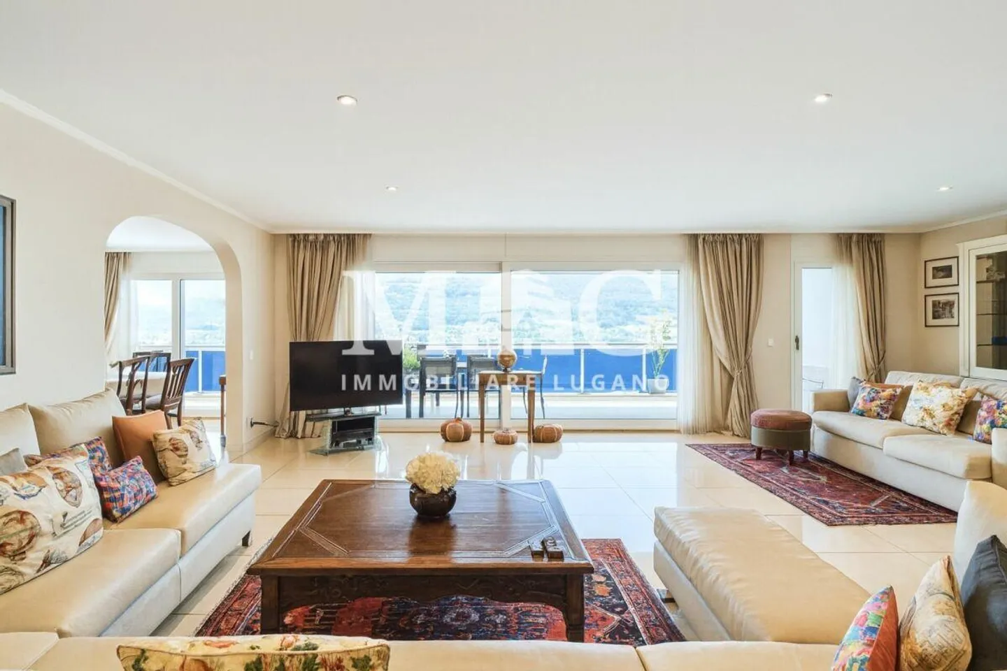 Lugano - 5.5-room apartment of 250 m² on the 1st floor with terrace and private garden - Photo 6 of 15