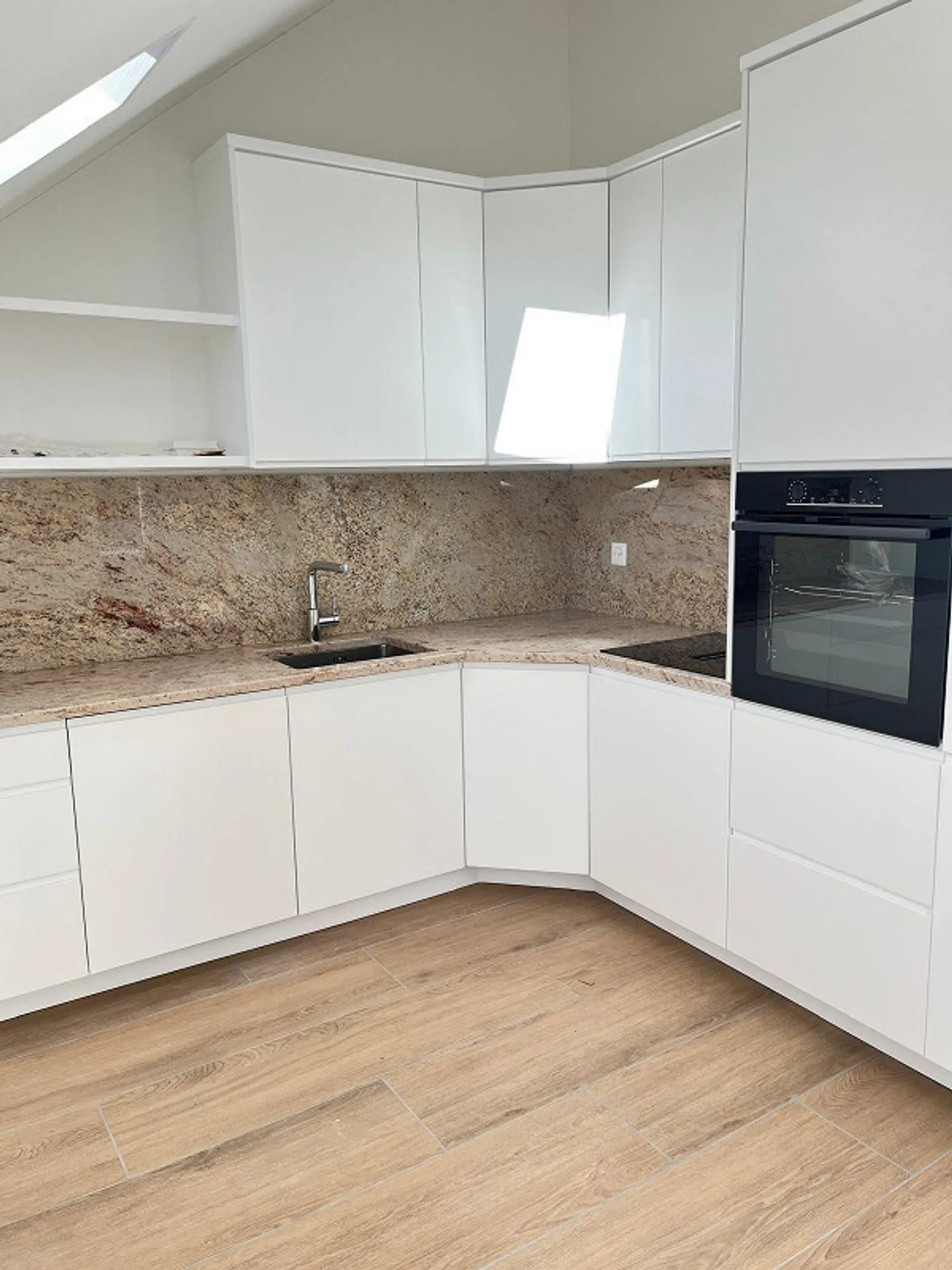 Compact, quiet, with a view - Photo 1 of 14