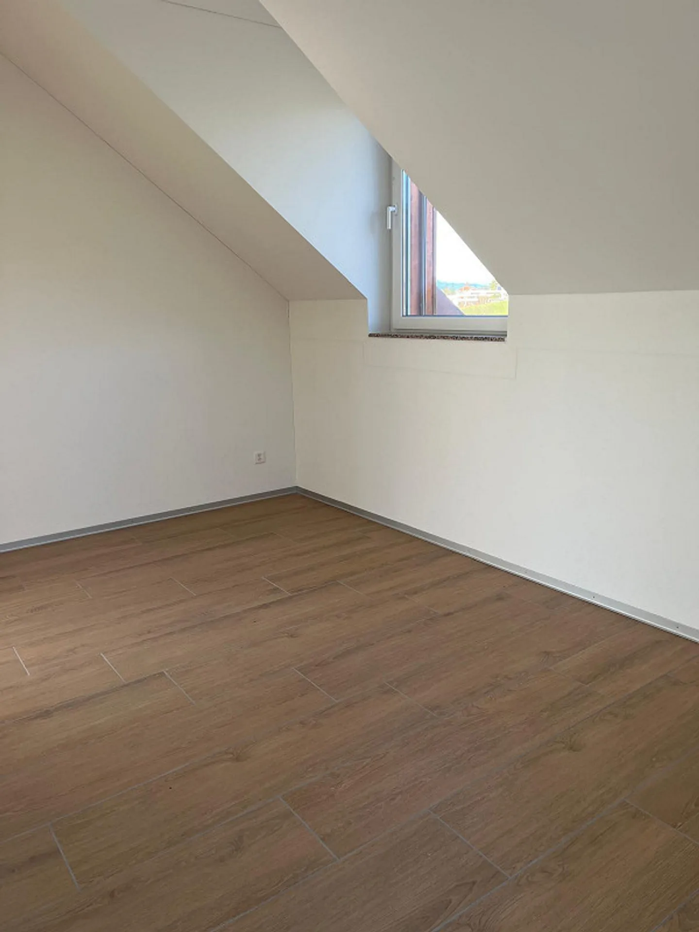 Compact, quiet, with a view - Photo 7 of 14