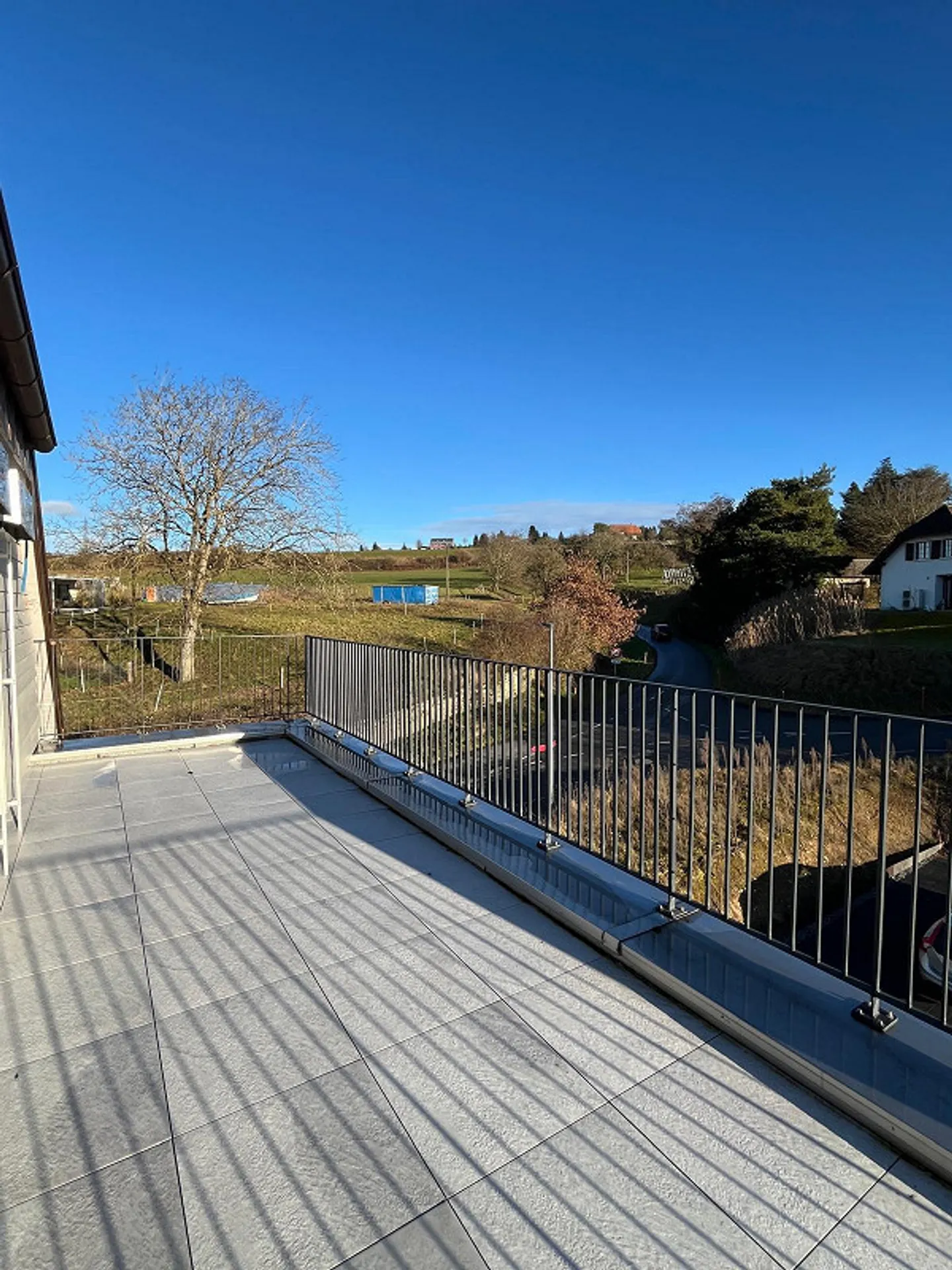 Compact, quiet, with a view - Photo 10 of 14