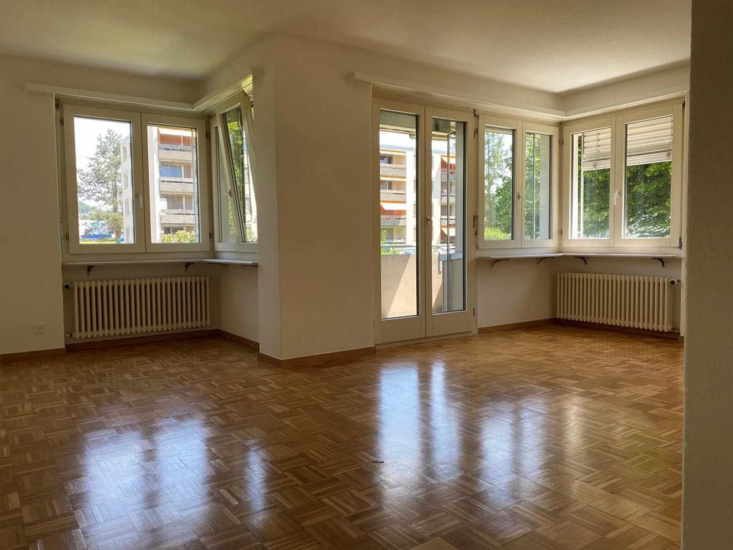 Large 2.5-room apartment with balcony for rent - Photo 4 of 10