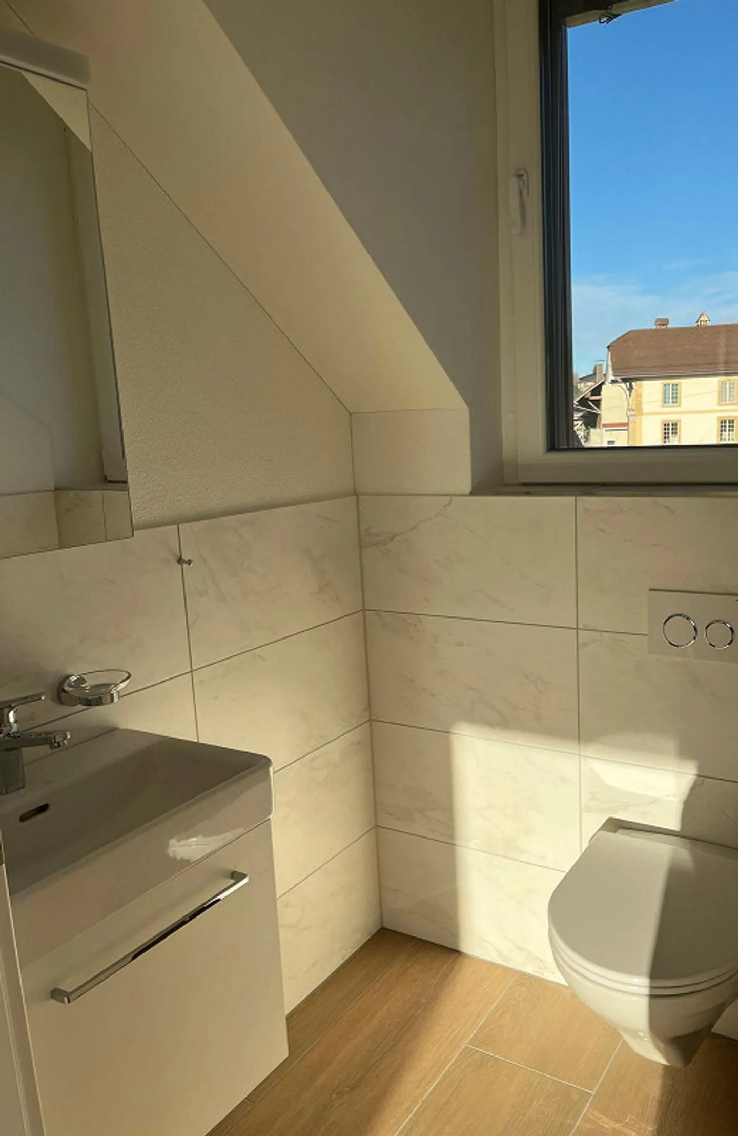 Compact, quiet, with a view - Photo 9 of 14