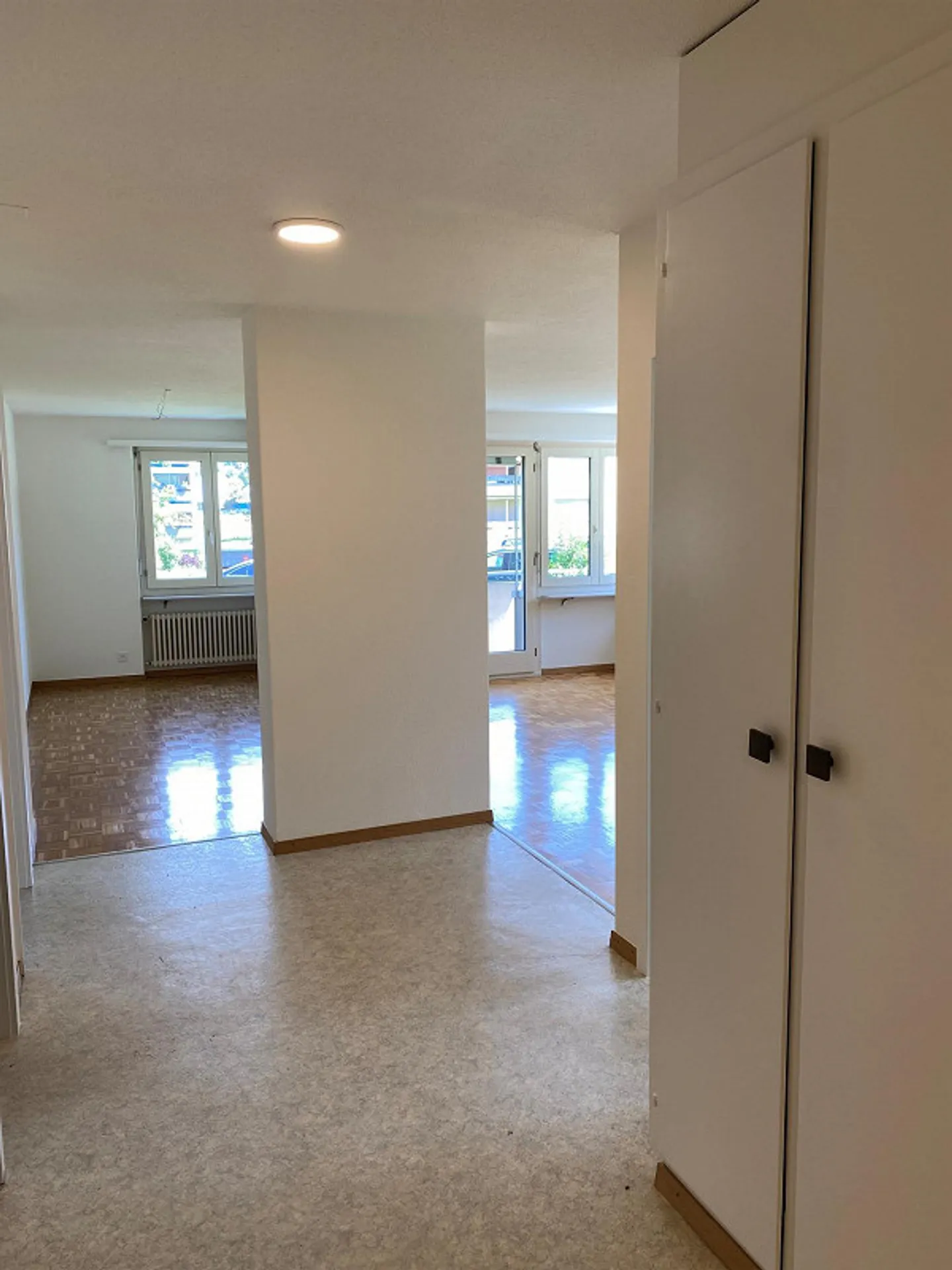 Large 2.5-room apartment with balcony for rent - Photo 7 of 10