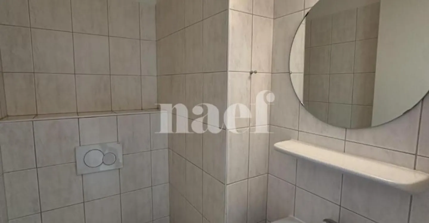 Apartment ideally located - Photo 2 of 8
