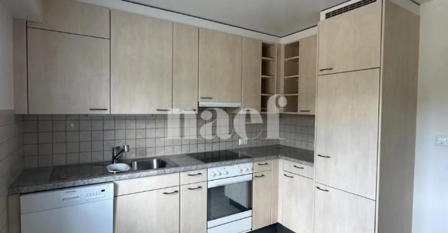 Apartment ideally located - Photo 4 of 8