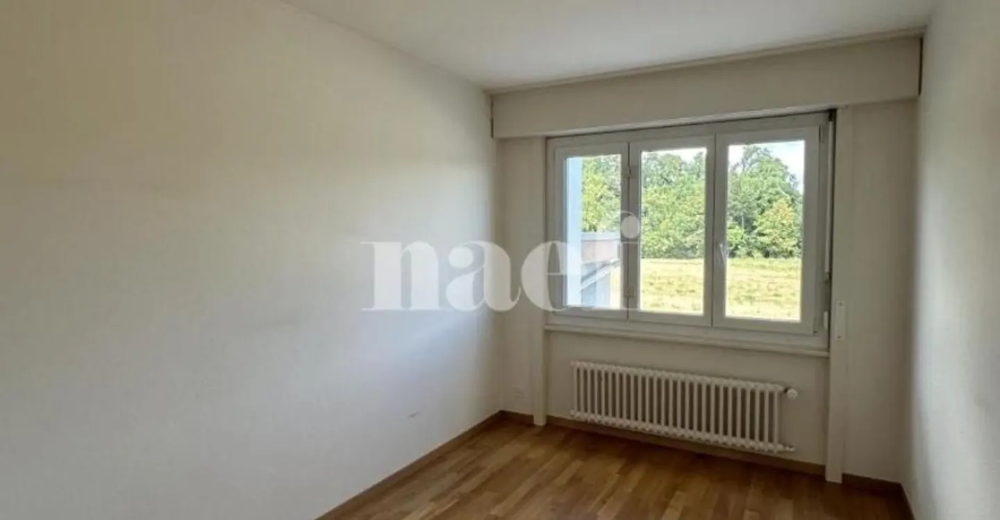 Apartment ideally located - Photo 6 of 8
