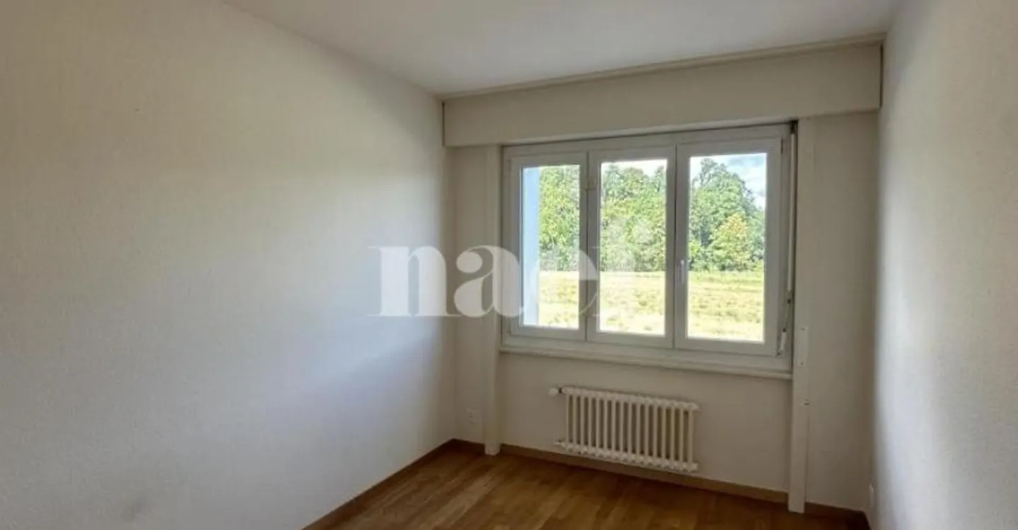Apartment ideally located - Photo 8 of 8