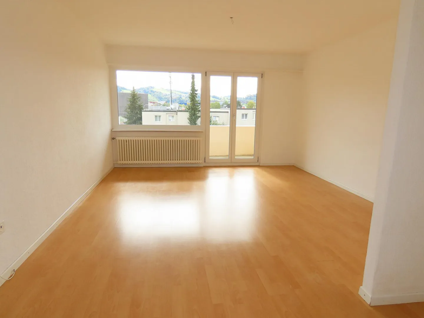 Appartamento affascinante di 3.0 stanze in una posizione tranquilla - Foto 2 di 7