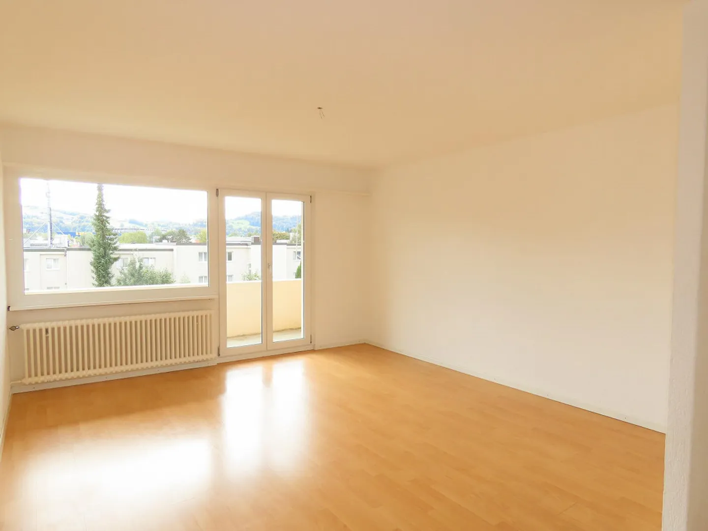 Appartamento affascinante di 3.0 stanze in una posizione tranquilla - Foto 1 di 7