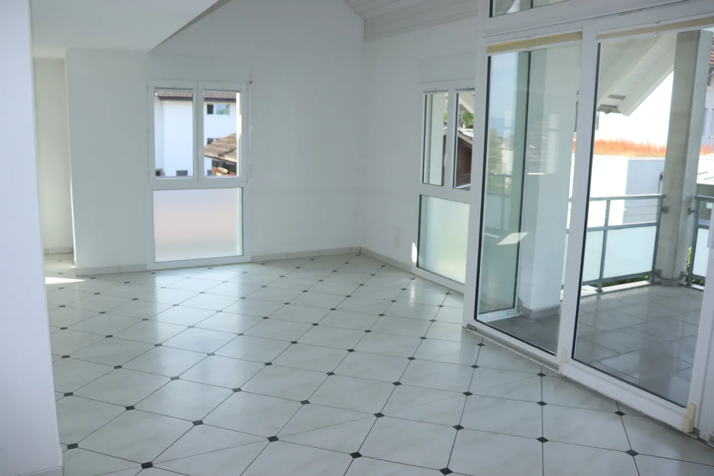 Casa singola in affitto - Foto 3 di 20