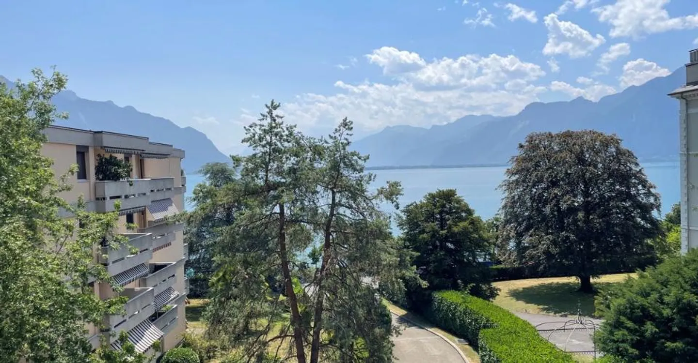Appartement Charmant avec Vue sur le Lac - Photo 1 sur 10