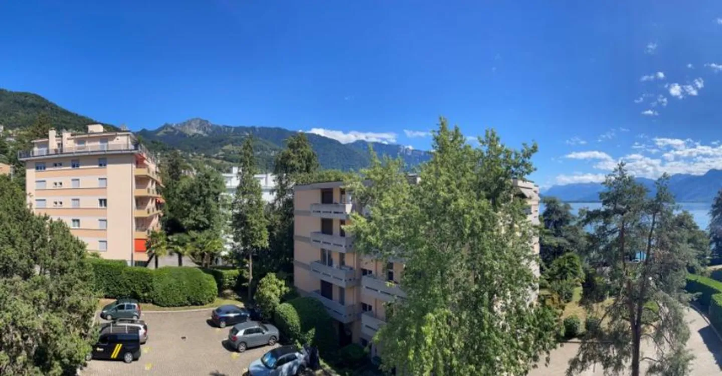 Appartement Charmant avec Vue sur le Lac - Photo 2 sur 10