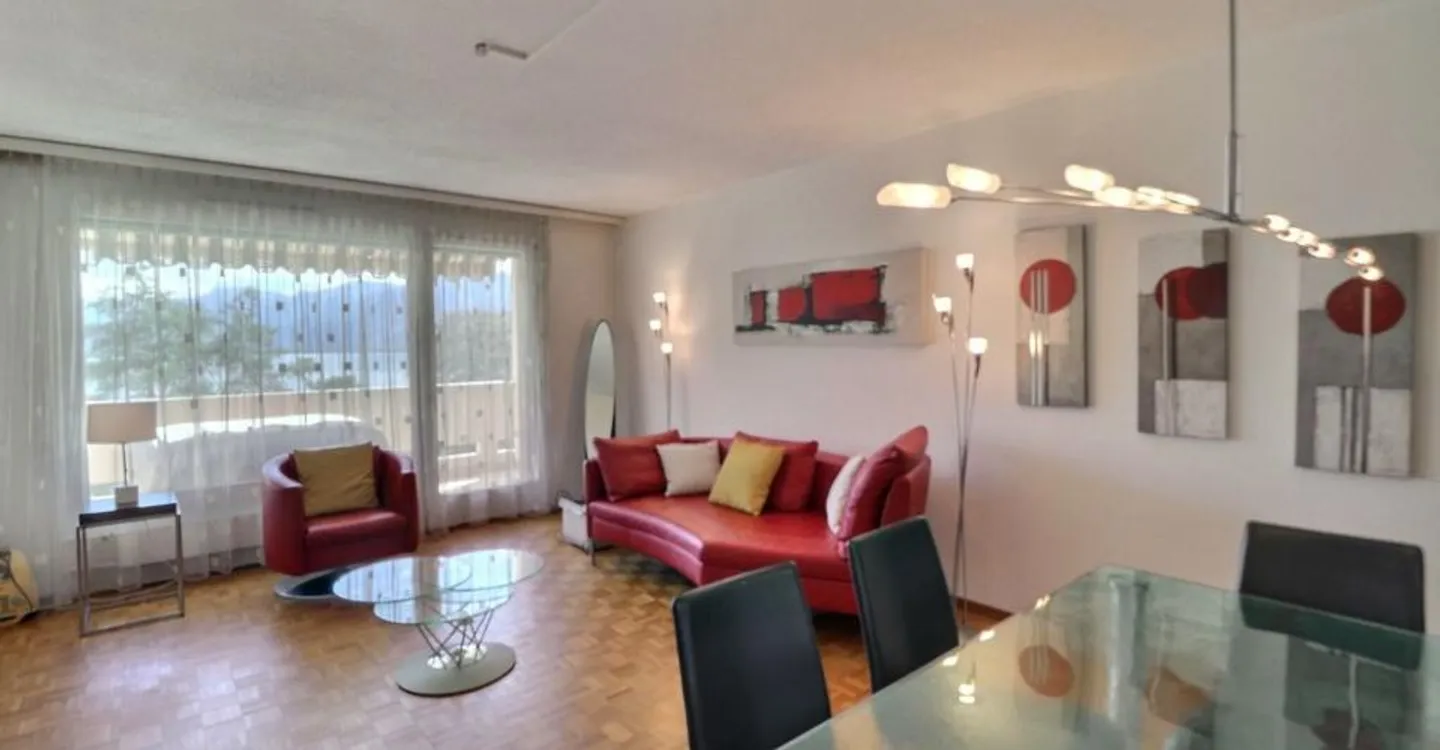Appartement Charmant avec Vue sur le Lac - Photo 3 sur 10