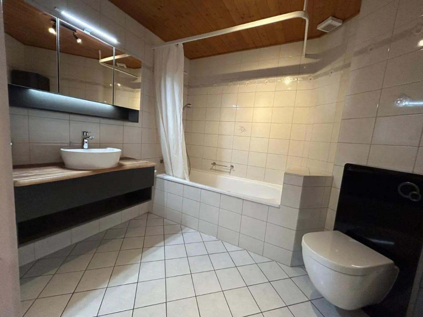 Attic apartment with 4.5 rooms - Photo 2 of 5