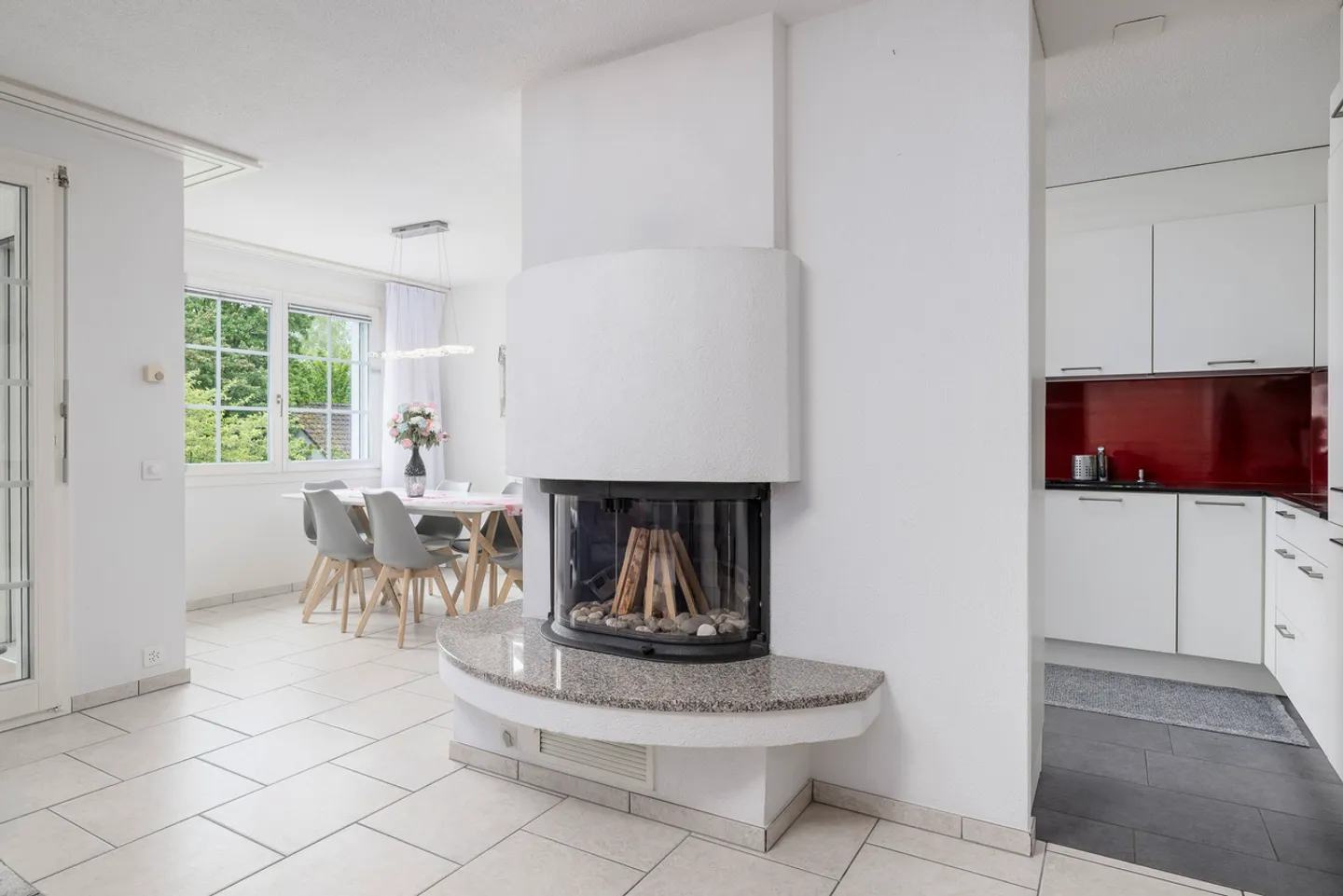 Appartement en duplex de 5.5 pièces familial sous les combles - Photo 3 sur 11