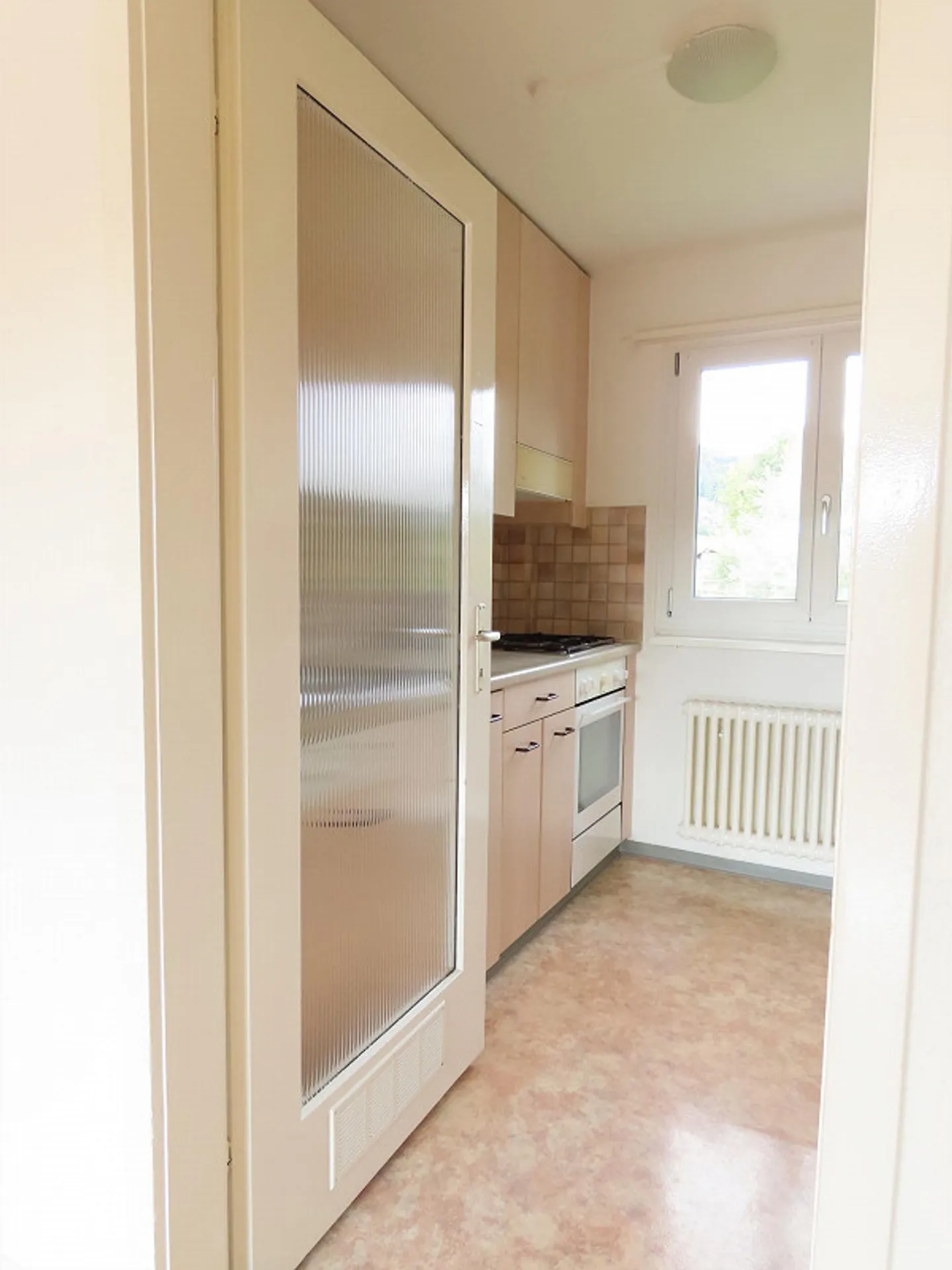 Appartamento affascinante di 3.0 stanze in una posizione tranquilla - Foto 6 di 7