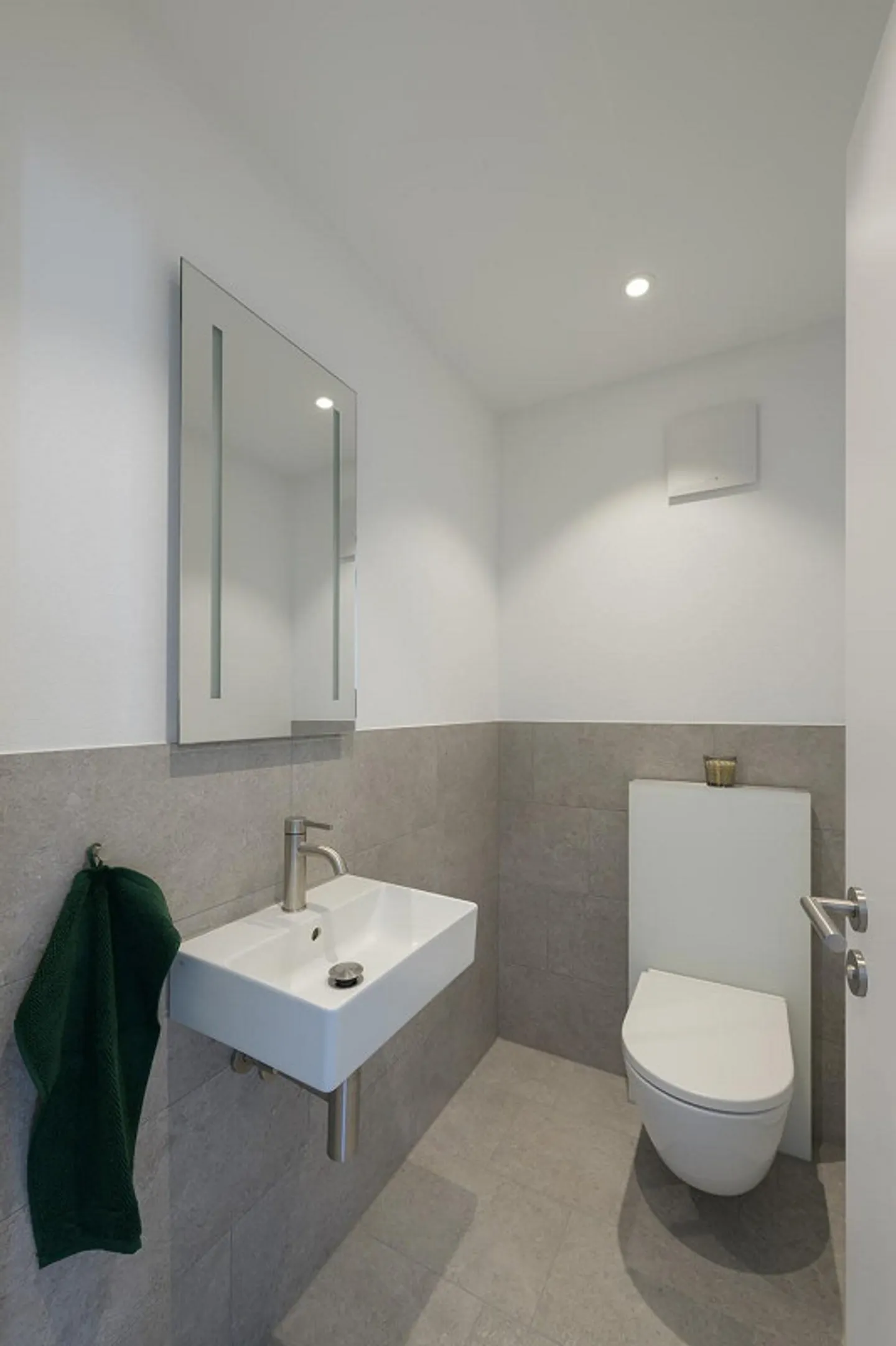 Ampio appartamento attico di 5,5 locali con vista sul lago e sulle montagne in affitto. - Foto 13 di 13