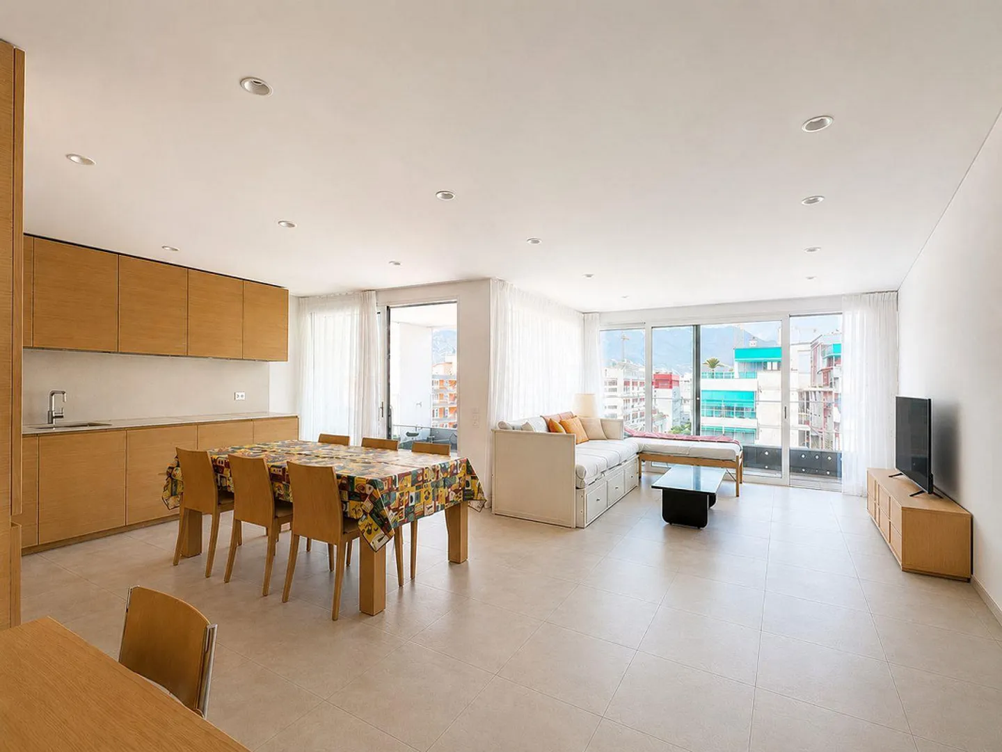 Bright 3.5-room apartment just a few steps from the lake - Photo 1 of 11