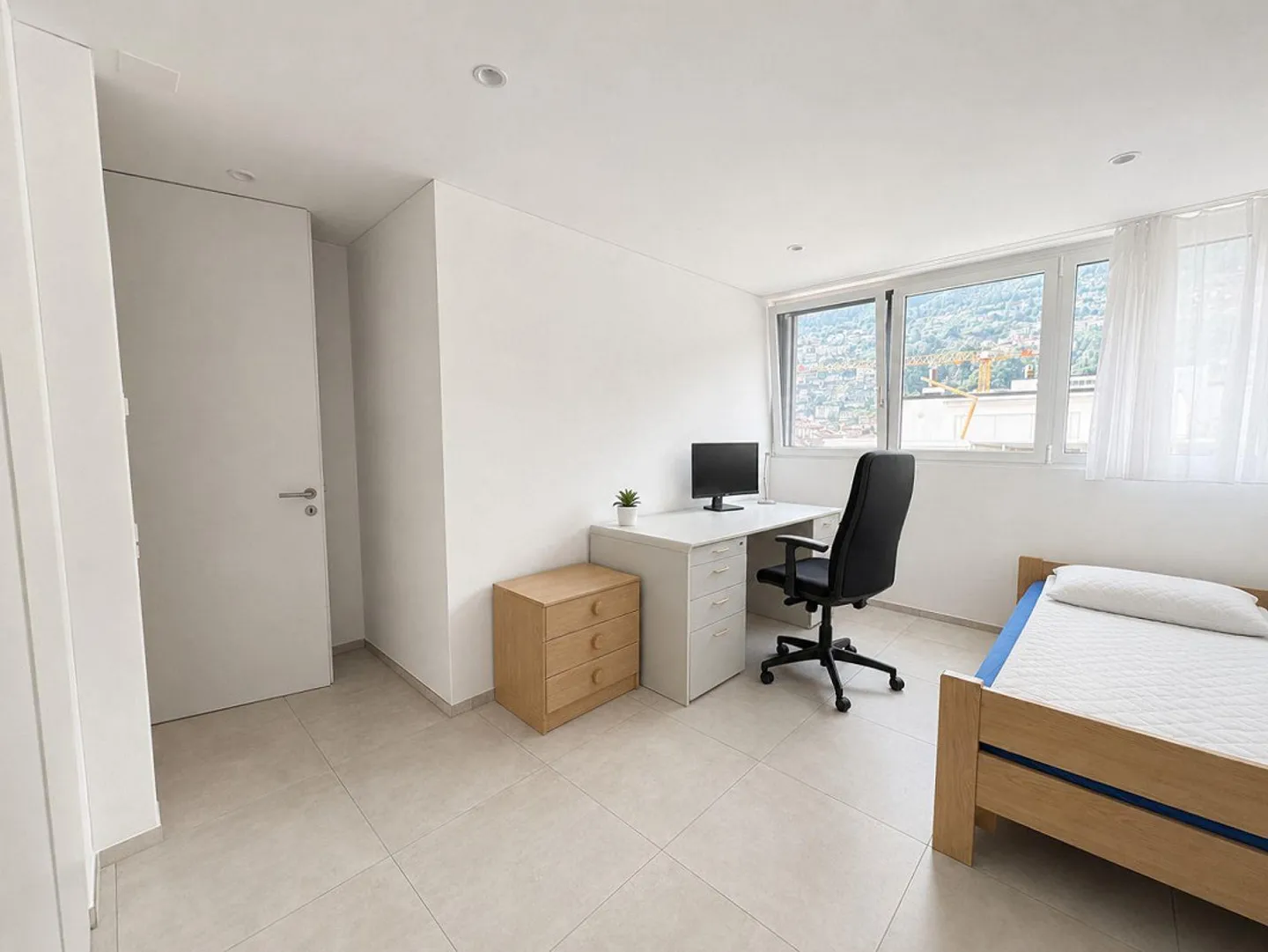 Bright 3.5-room apartment just a few steps from the lake - Photo 5 of 11