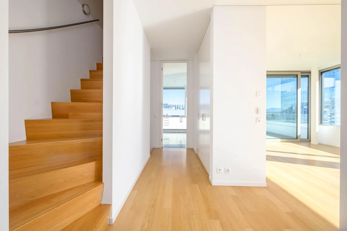 Sehr schönes Penthouse in der Nähe der Nationen - Foto 2 von 6