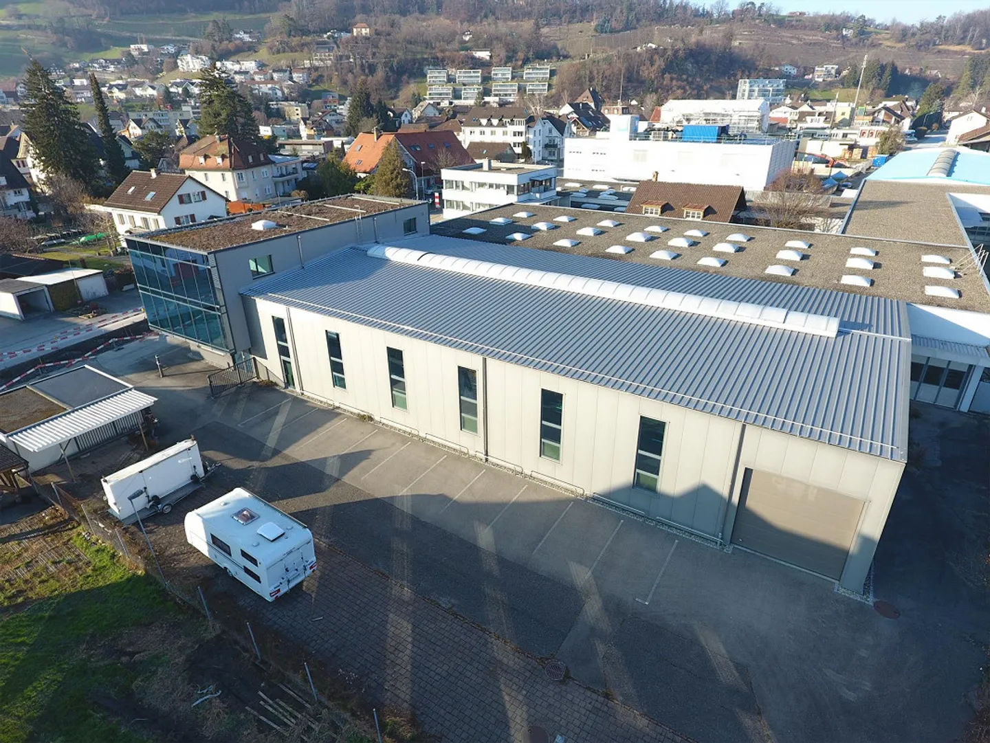 Moderne Industriehalle in Au - Foto 1 von 12