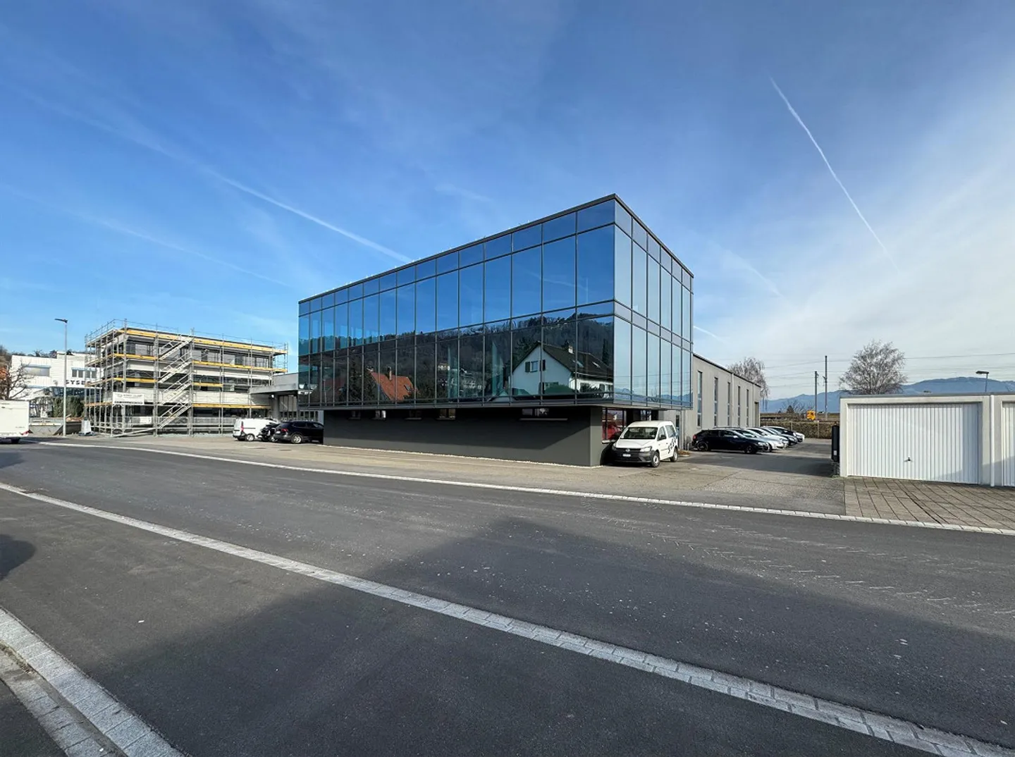 Moderne Industriehalle in Au - Foto 2 von 12