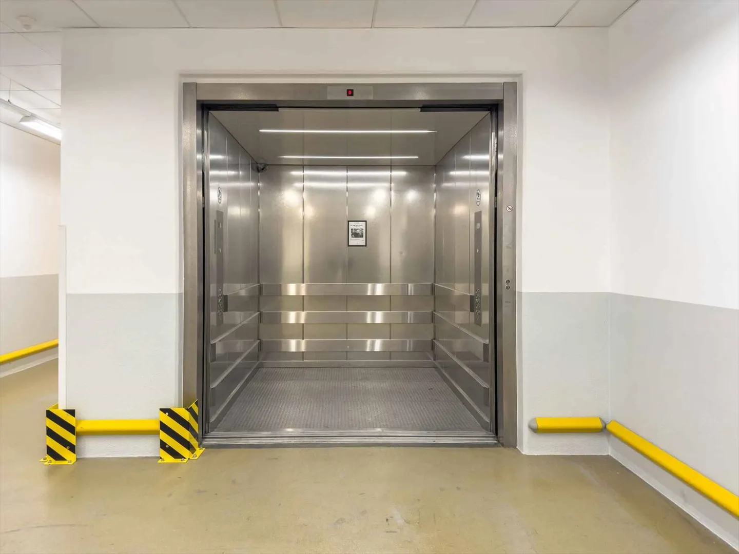 Werkstatt/Büro von 45 m² in einem Industriegebäude in Lignon - Foto 6 von 8