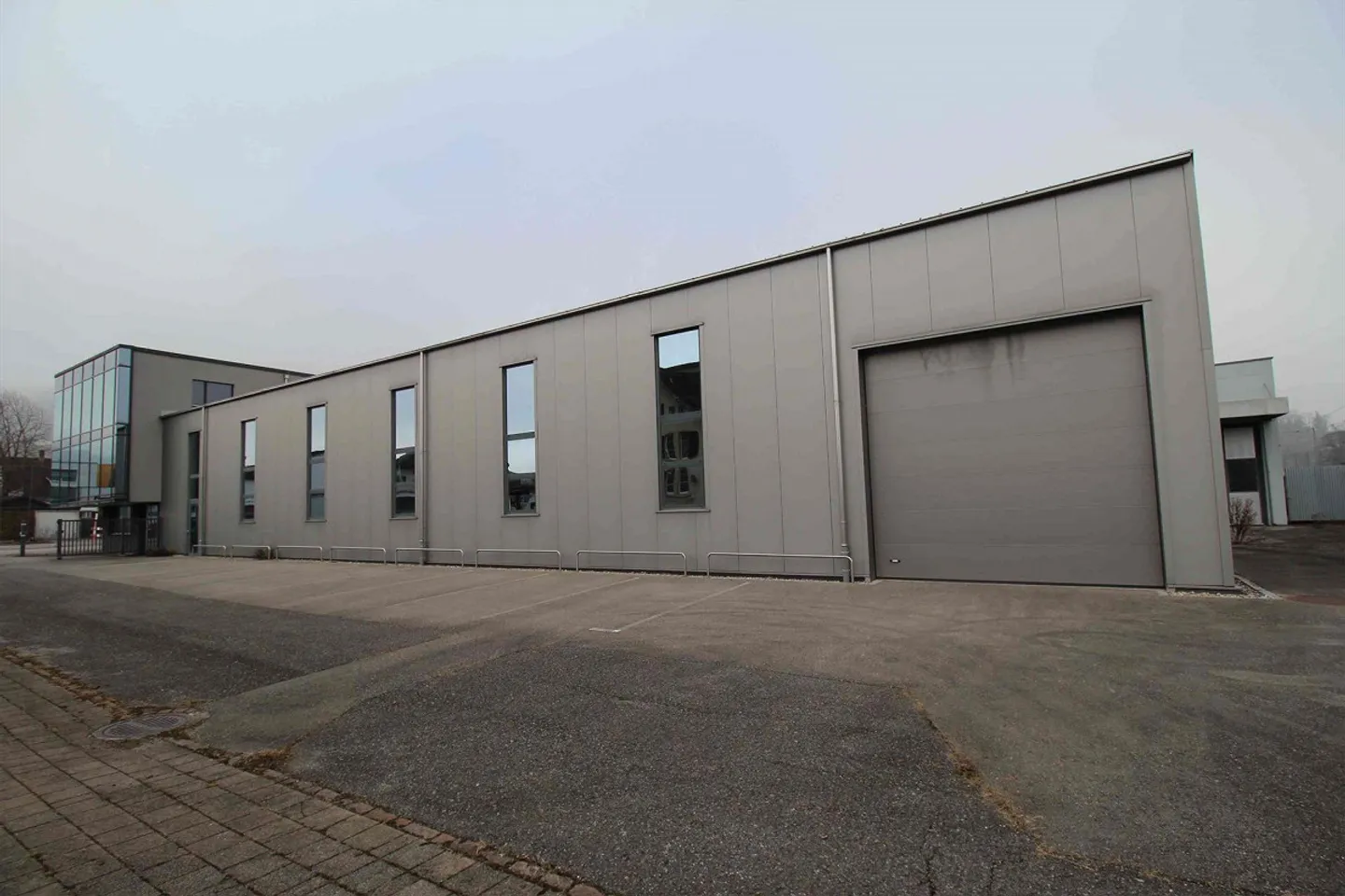 Moderne Industriehalle in Au - Foto 3 von 12