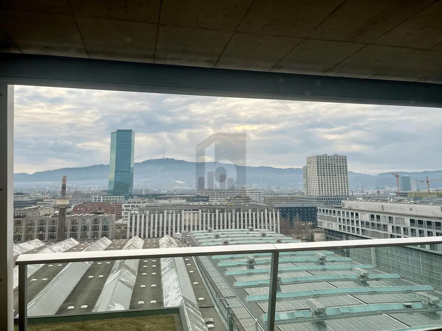 À PROPOS DES TOITS DE LA VILLE - Photo 1 sur 6