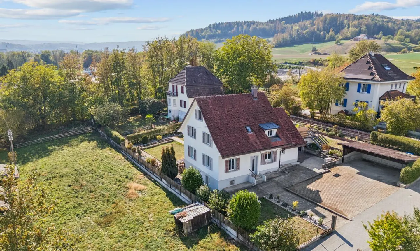 Edificio residenziale con molto spazio e opportunità - terreno aggiuntivo opzionale - Foto 1 di 11