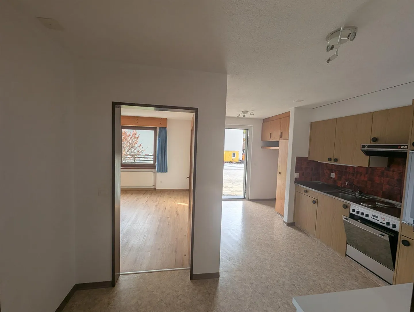 1.5 Room Apartment in Trin - Photo 3 of 5