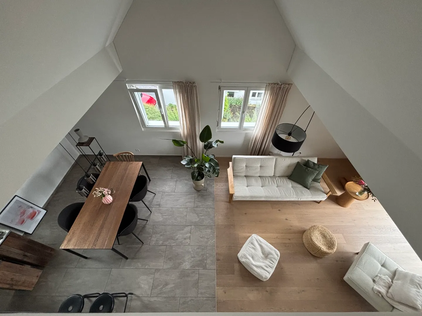 Charming Apartment with Balcony - Photo 2 of 10